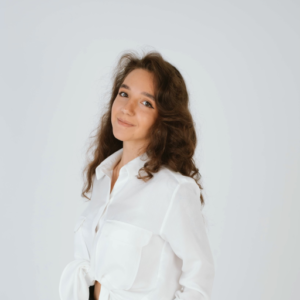 Карина Леонова